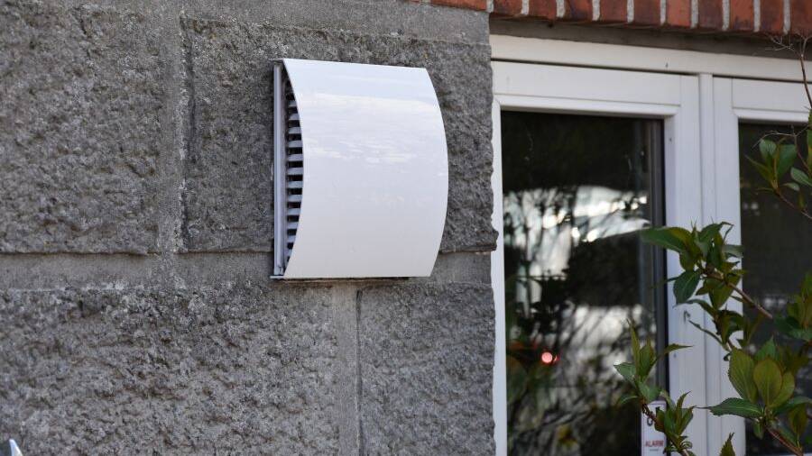 Udvendig ventilationsskærm monteret